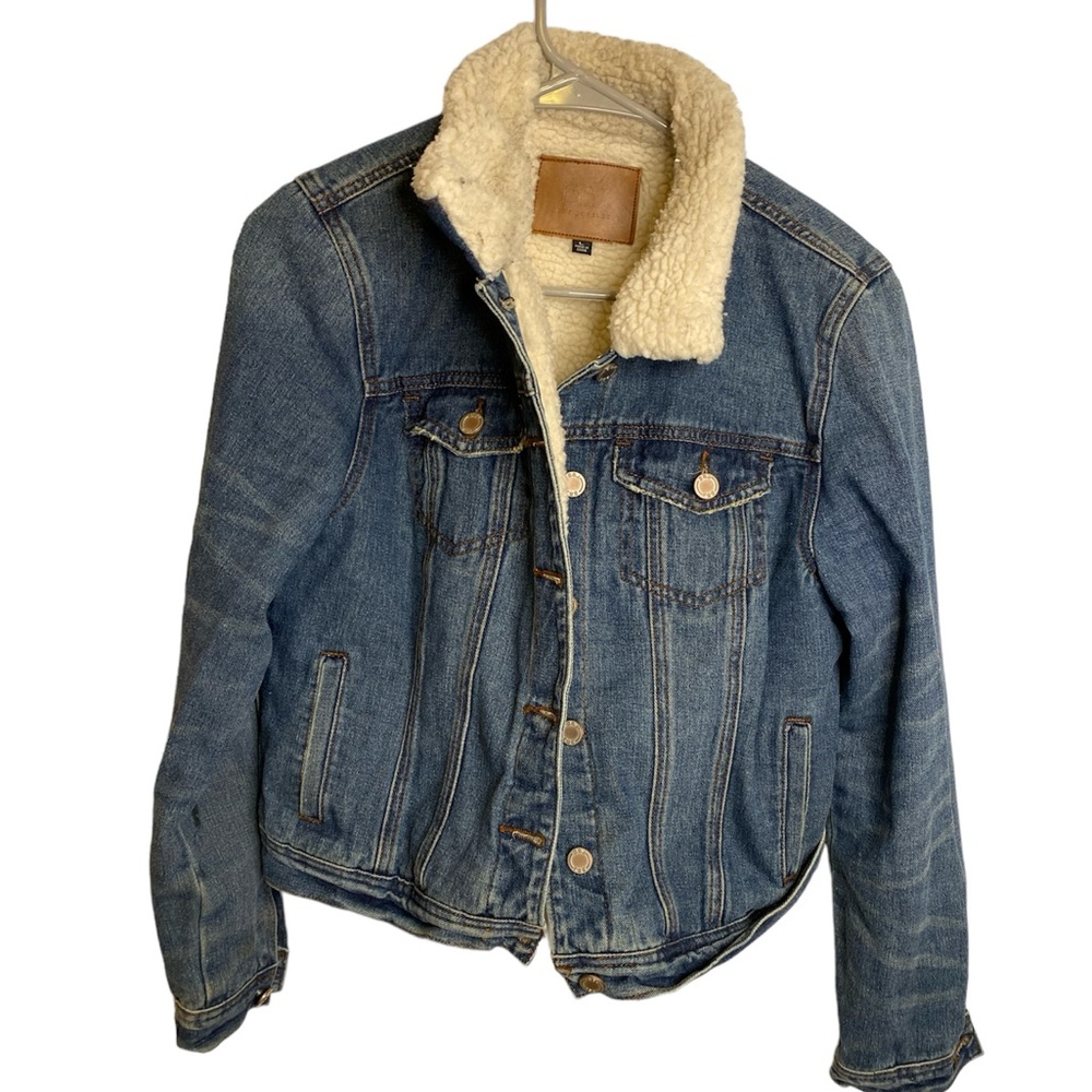 BBJ LOS ANGELES LIGHT BLUE BUTTON UP JEAN JACKET WITH SHERPA INTERIOR SIZE LARGE
